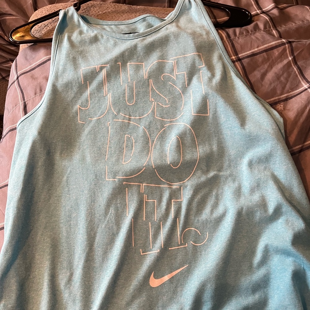 Nike size medium shirt excellent condition just don’t fit